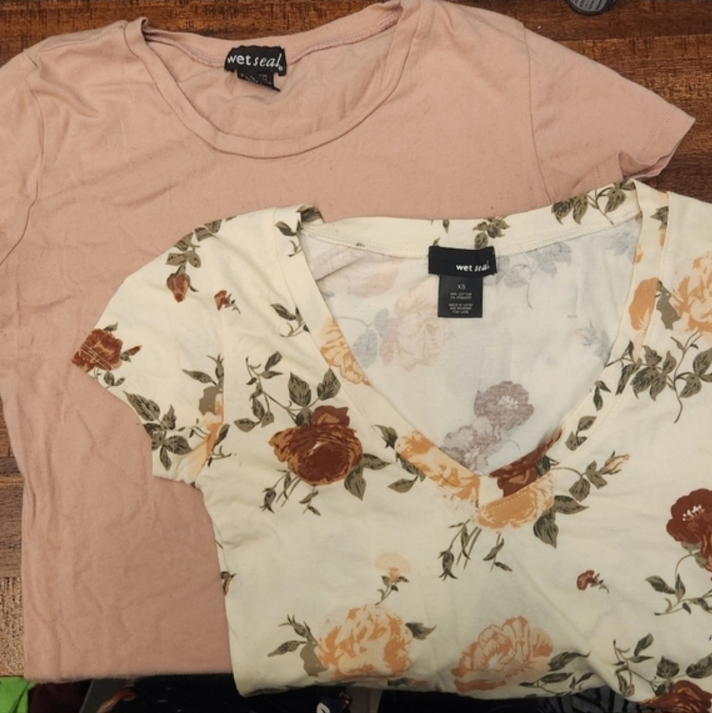 Wet Seal Pink Crewneck Tee & Cream Floral V-Neck 2-Pack